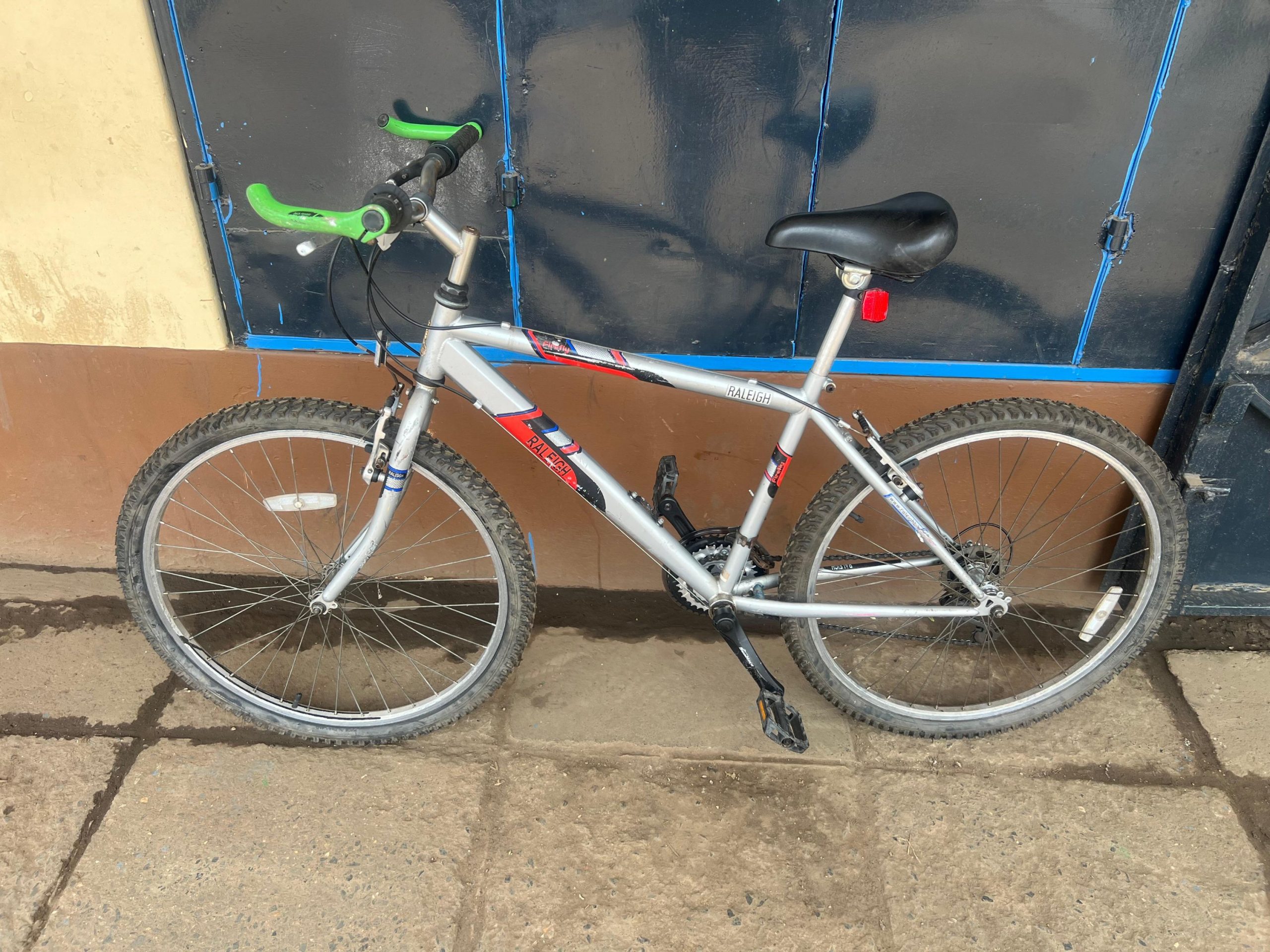 Ex UK Raleigh mtb size 26 2 raleigh mtb gear bike size 26