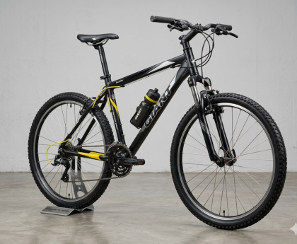 Giant Boulder mountain bike size 26