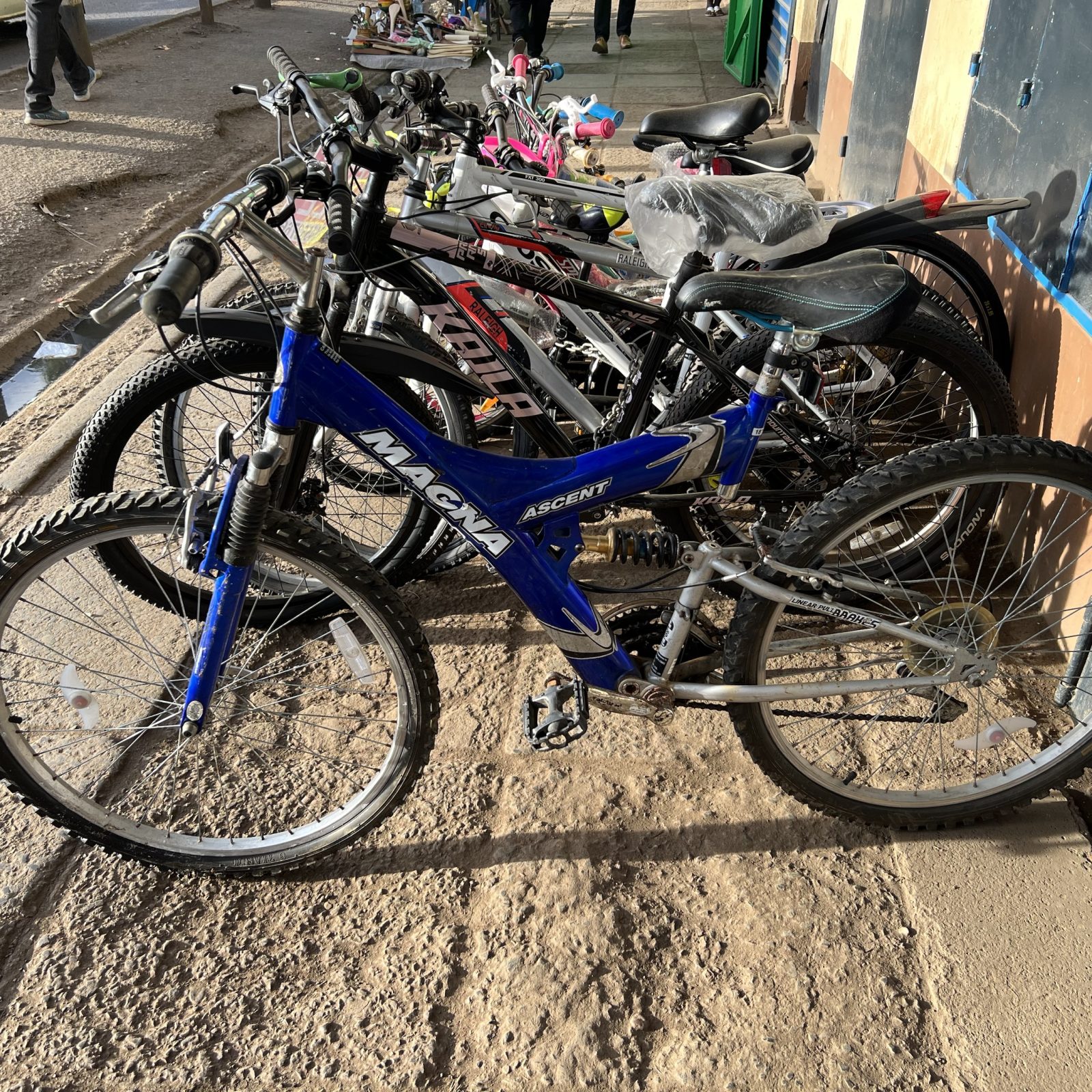 Dual shocks mountain bike size 26