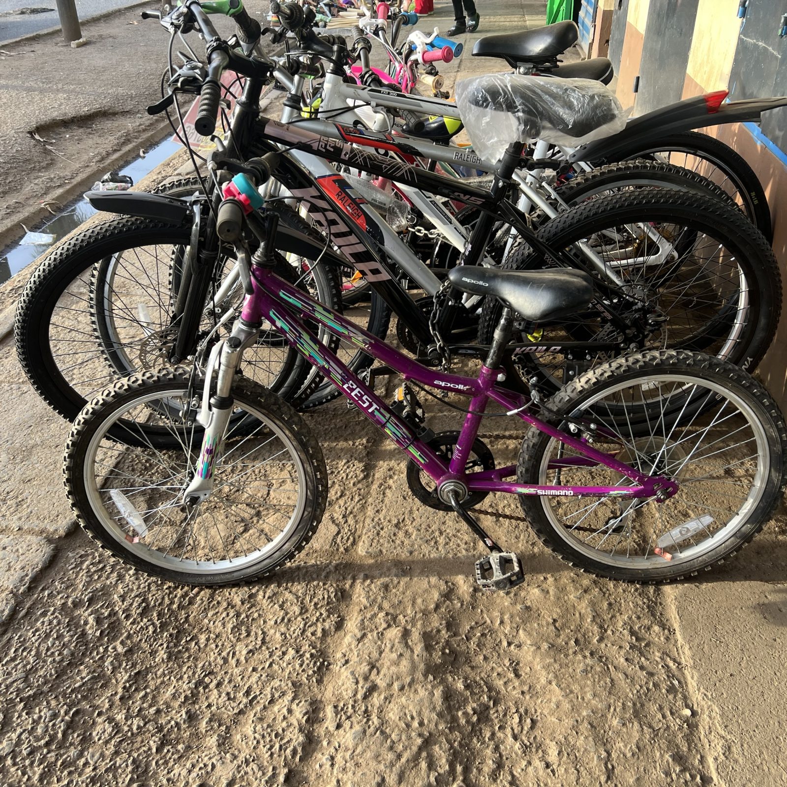 Ex uk size 20 kids bike with shocks