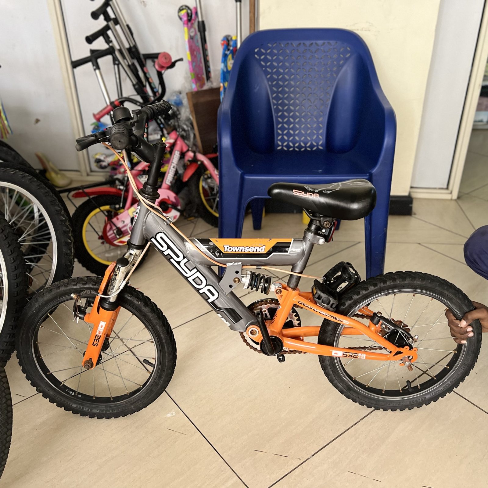 Ex UK kids bicycle with full suspension size 16